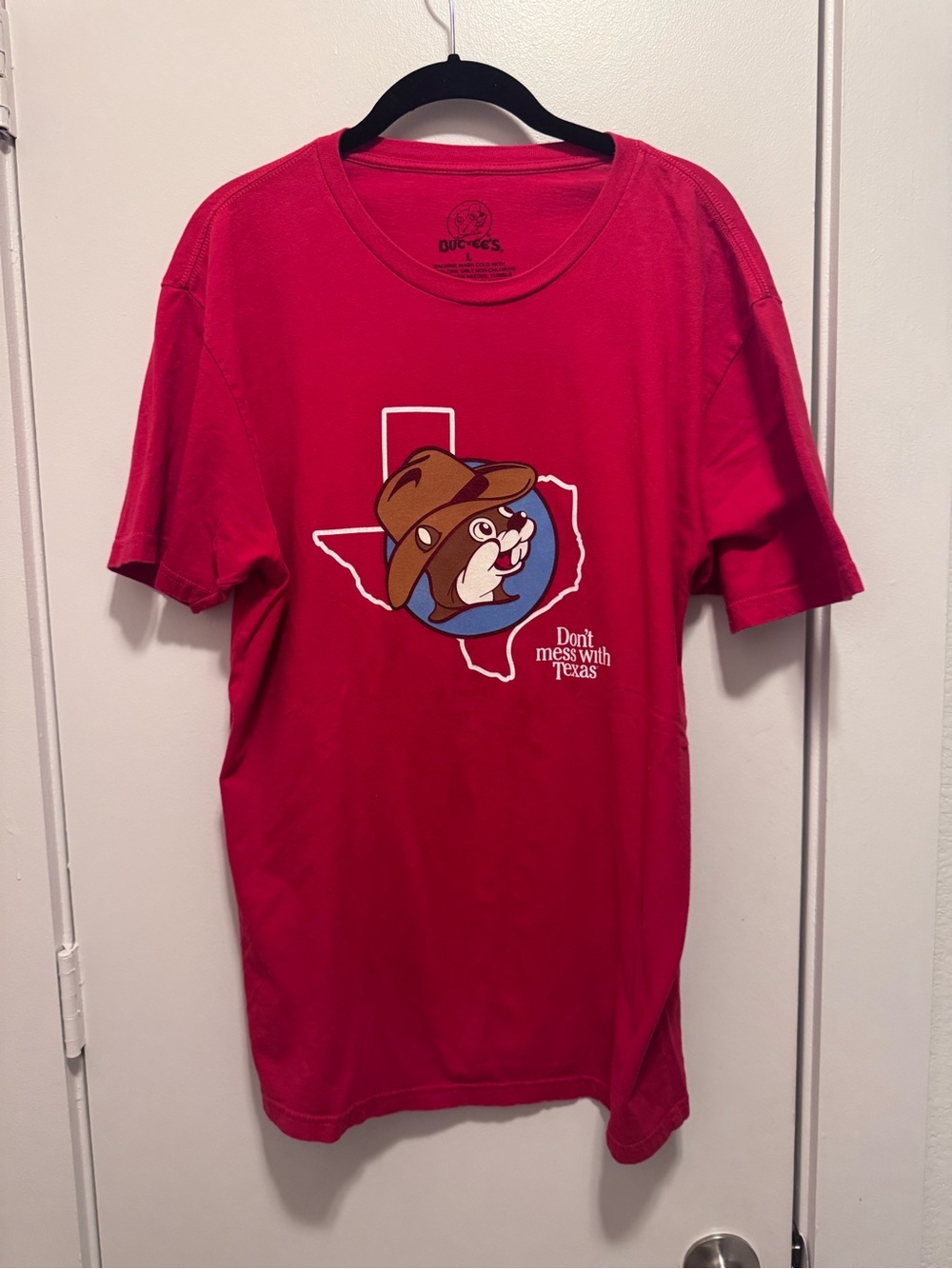Buc-ee’s Don’t Mess With Texas T-Shirt Men’s Large Red Beaver “This Critter Don’